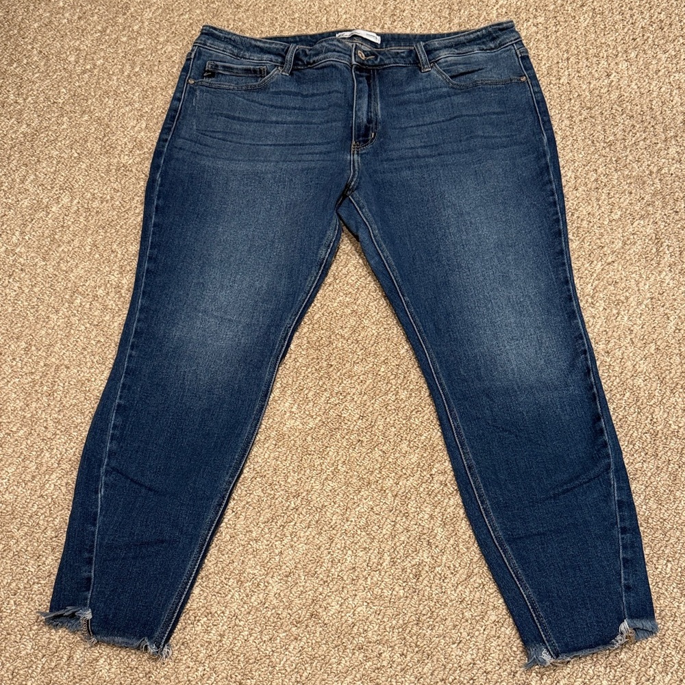 KanCan Women's Cropped Jeans